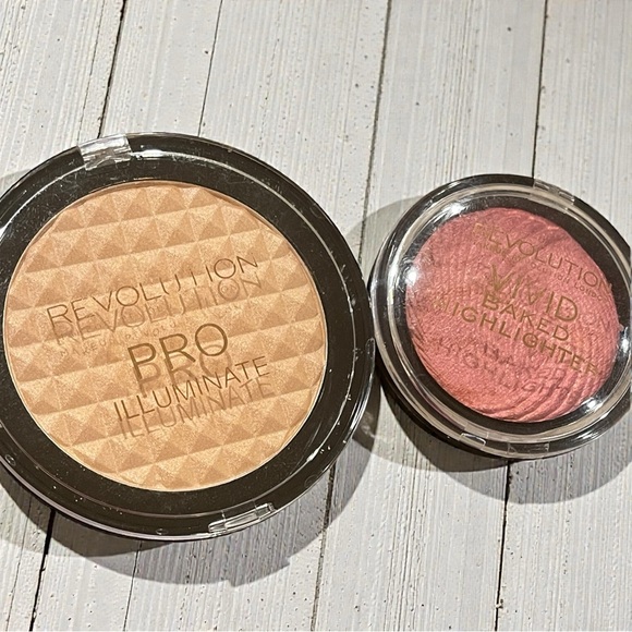 🪷 Revolution Pro Illuminate and Vivid Baked Highlighter Duo Set - Picture 2 of 8